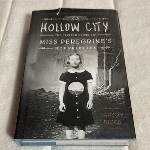 Hollow city.  Book 2. Miss Peregrine’s Peculiar Children